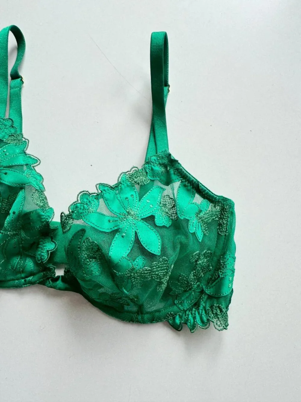 VICTORIA'S SECRET Ziggy Green Floral Embroidered Low Cut Demi Bra, Size 32DD - Picture 9 of 15